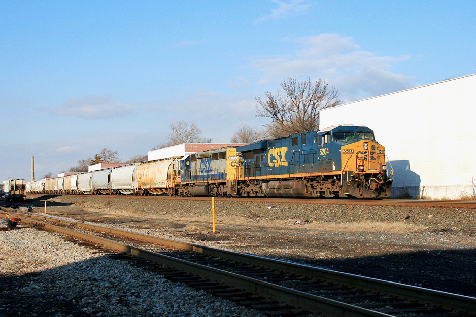 CSX 5204 on Q-439